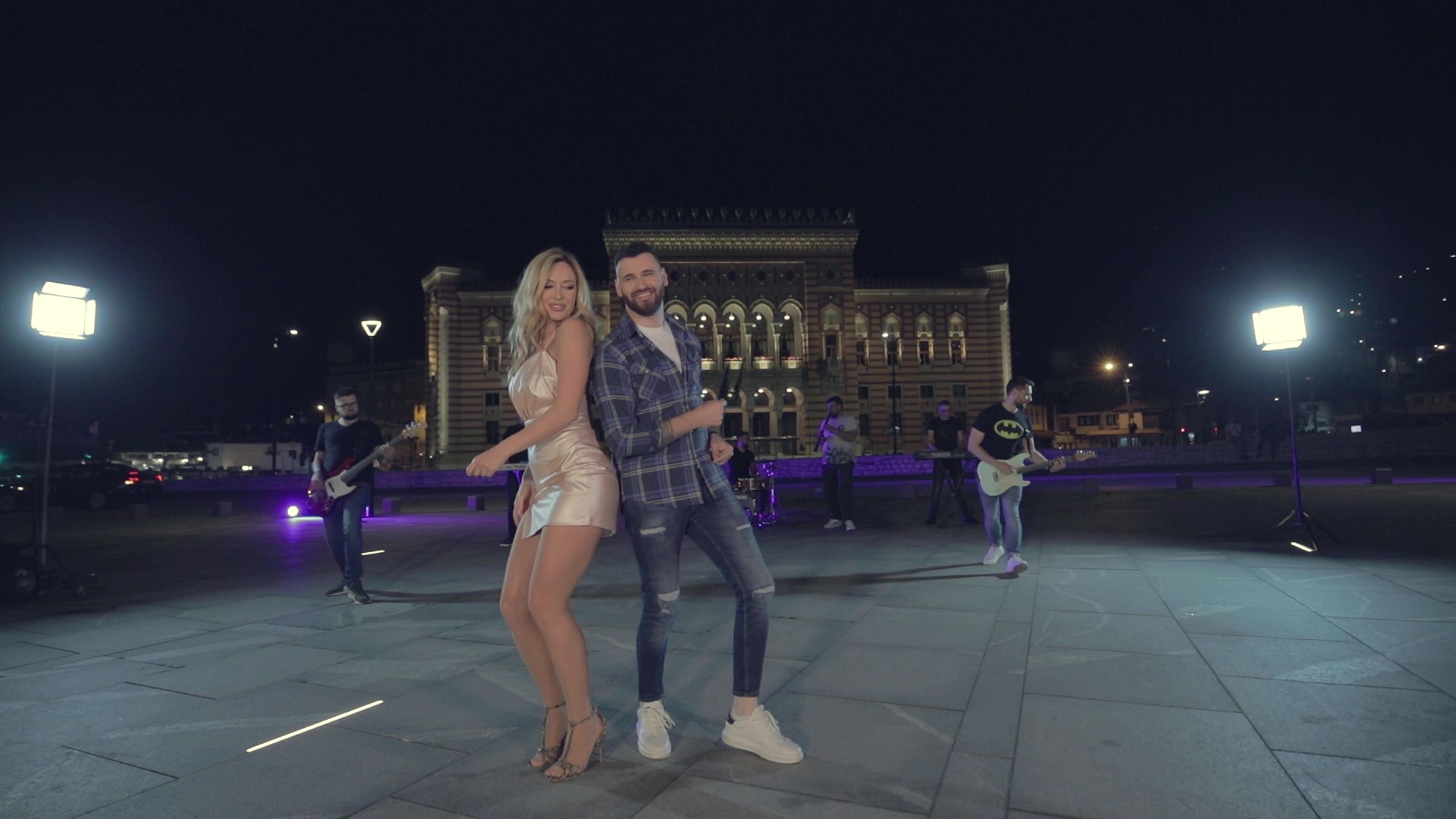 LIDIJA BAČIĆ LILE & FATMIR SULEJMANI ponovo podigli prašinu – Predstavljen spot za singl „Sjaj“
